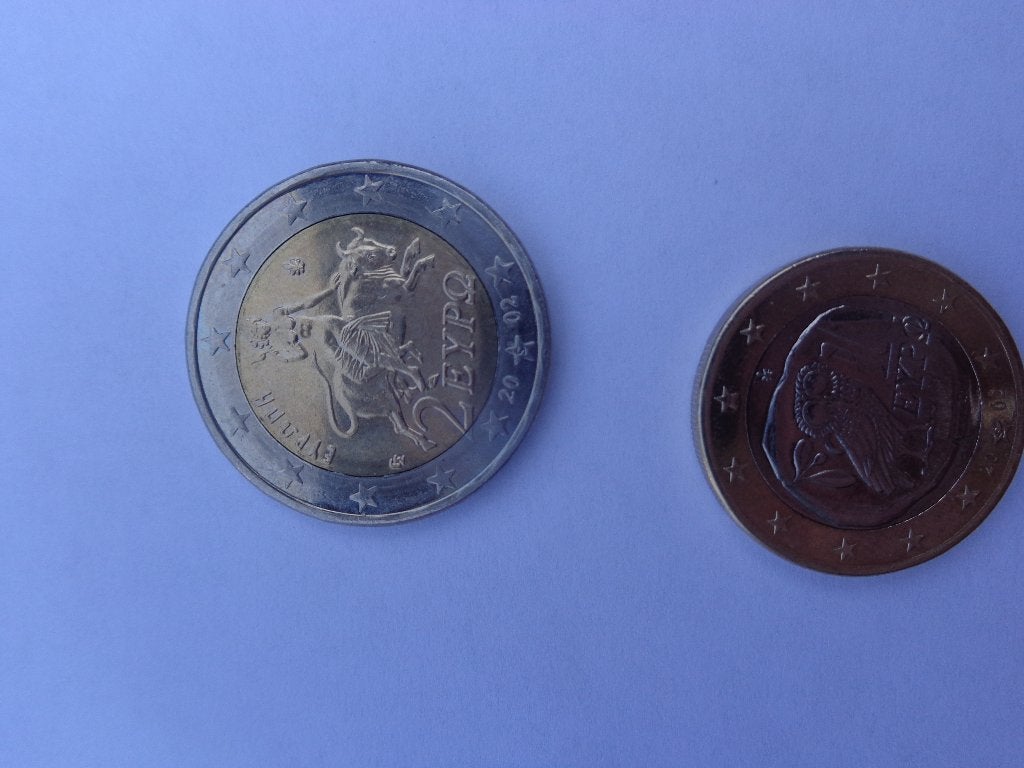 1 en 2 euromunten Griekenland 2002 met s in de ster, Ophalen, Griekenland