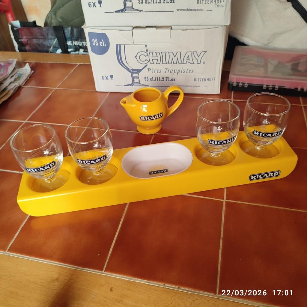 Présentoir avec 4 verres et une carafe RICARD, Enlèvement ou Envoi, Comme neuf, Verres et Verres à shot