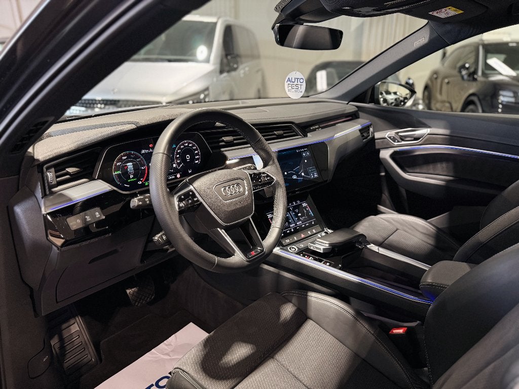 Audi E-Tron 55 Quattro S-Line Daytona Grey - Garantie, Auto's, Audi, Automaat, Dealer onderhouden, 5 zetels, SUV of Terreinwagen