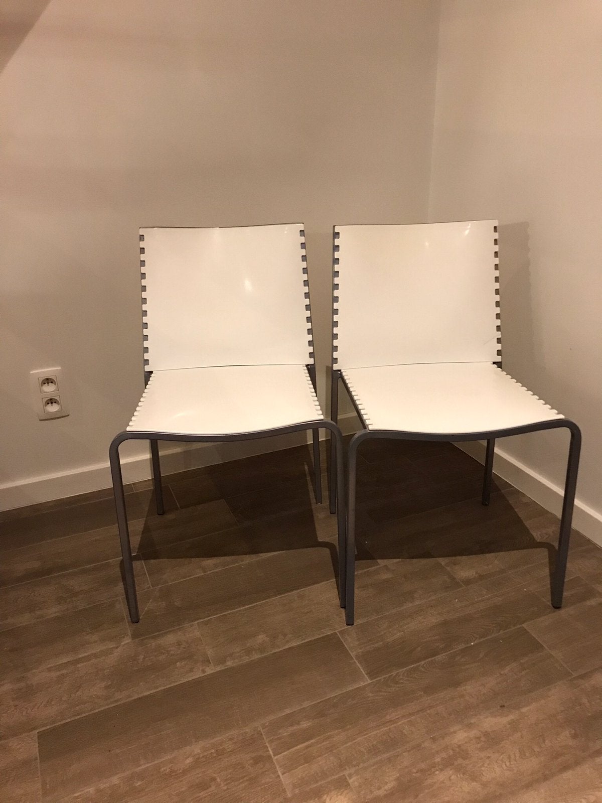 2 KUNSTSTOF PLASTİEK STOELEN, Kunststof, Gebruikt, Twee, 2 stoelen