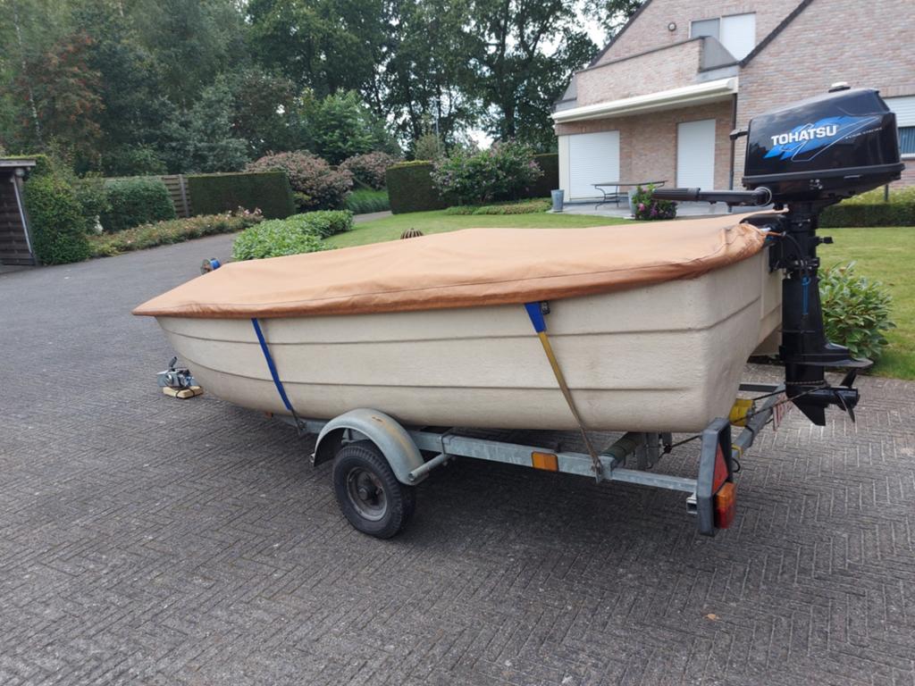 Vissersbootje taburyak 3 i zeer goede staat met motor 5 pk, Ophalen, Polyester