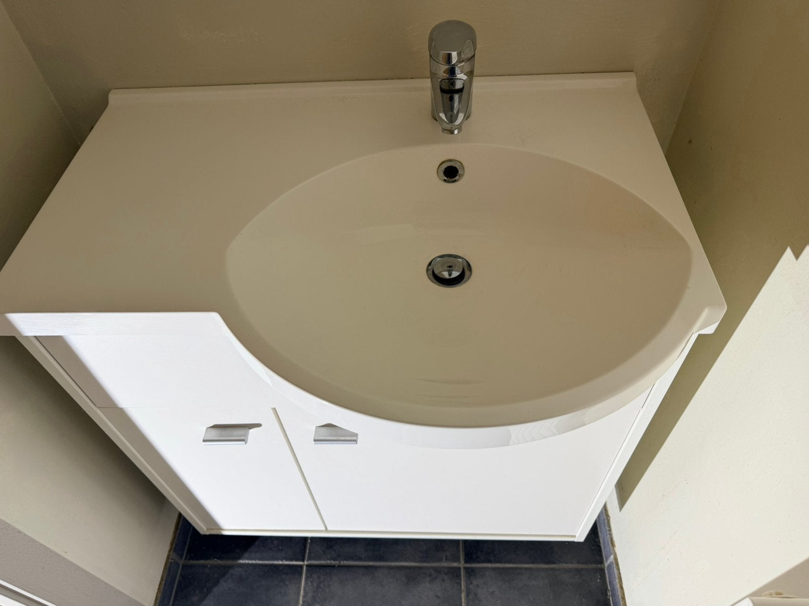 Meuble de salle de bain avec miroir rond, Enlèvement, Comme neuf