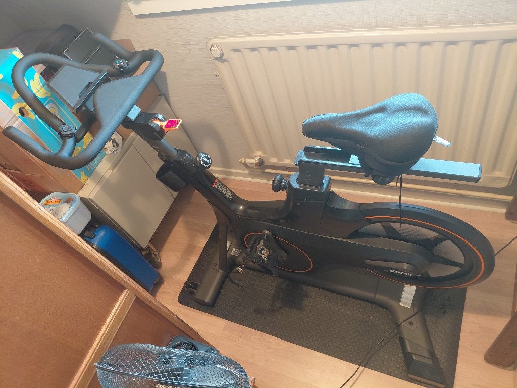 Vélo intelligent Basic fit, Vélo de spinning, Jambes, Comme neuf, Enlèvement