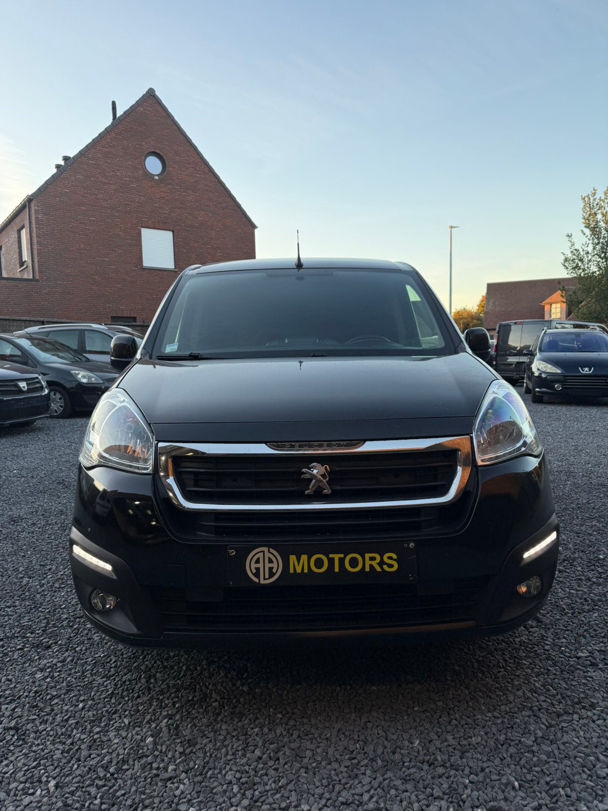 PEUGEOT PARTNER 1.6 ESSENCE 2018, Autos, https://public.car-pass.be/vhr/a0444b44-4b05-4cca-a515-7c8738afbebd, Entreprise, Boîte manuelle
