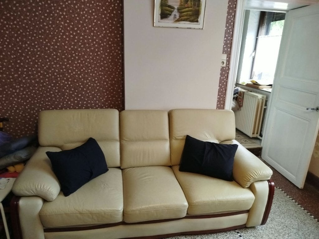 Canapé 3 places beige/crème avec finition bois., Maison & Meubles, Enlèvement, Utilisé, Autres matériaux
