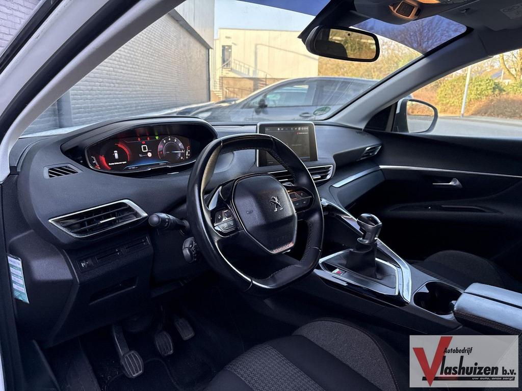 Peugeot 3008 1.2 PureTech Active | Cruise | Climate | Navi |, Auto's, Peugeot, Parkeersensor, 118 g/km, Zwart, Wit