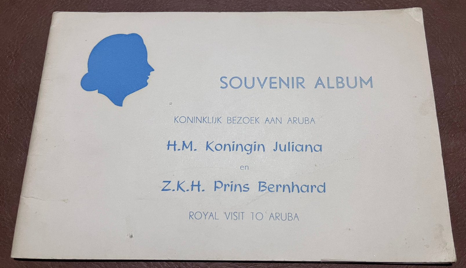 Boekje - Souvenir Album - Koninklijk Bezoek aan Aruba 1955, Ophalen of Verzenden