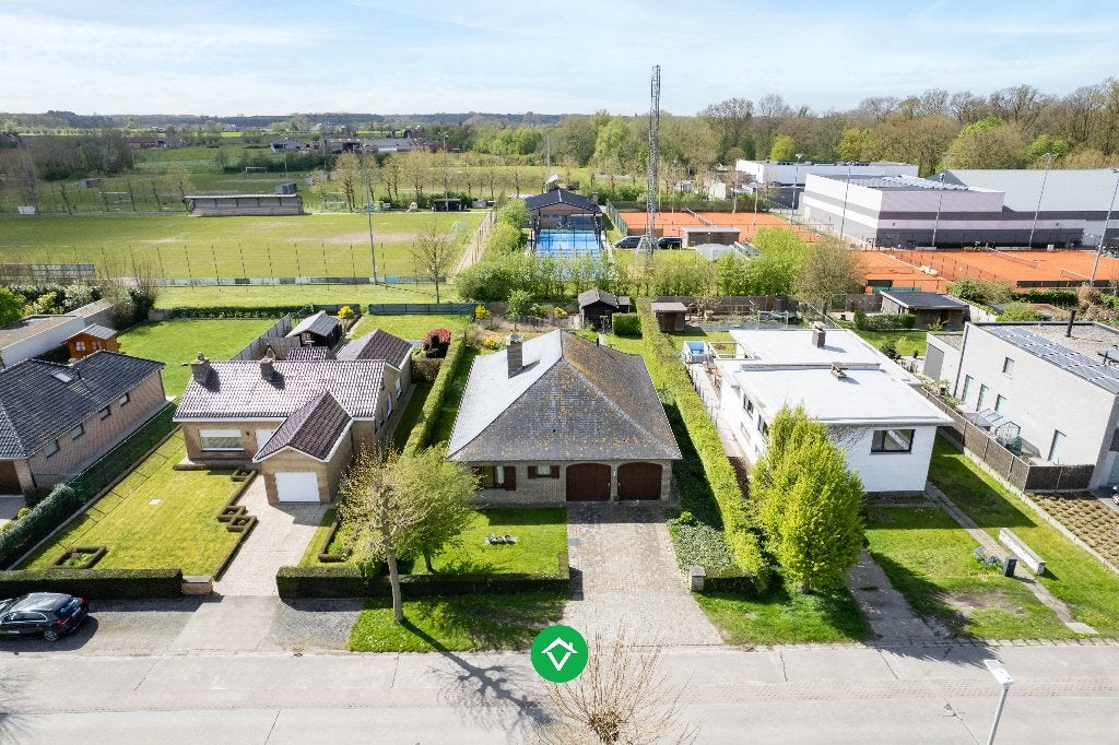 Alleenstaande woning, 3 slpkm, dubbele garage Koekelare, 500 tot 1000 m², Vrijstaande woning, 3 kamers, Provincie West-Vlaanderen