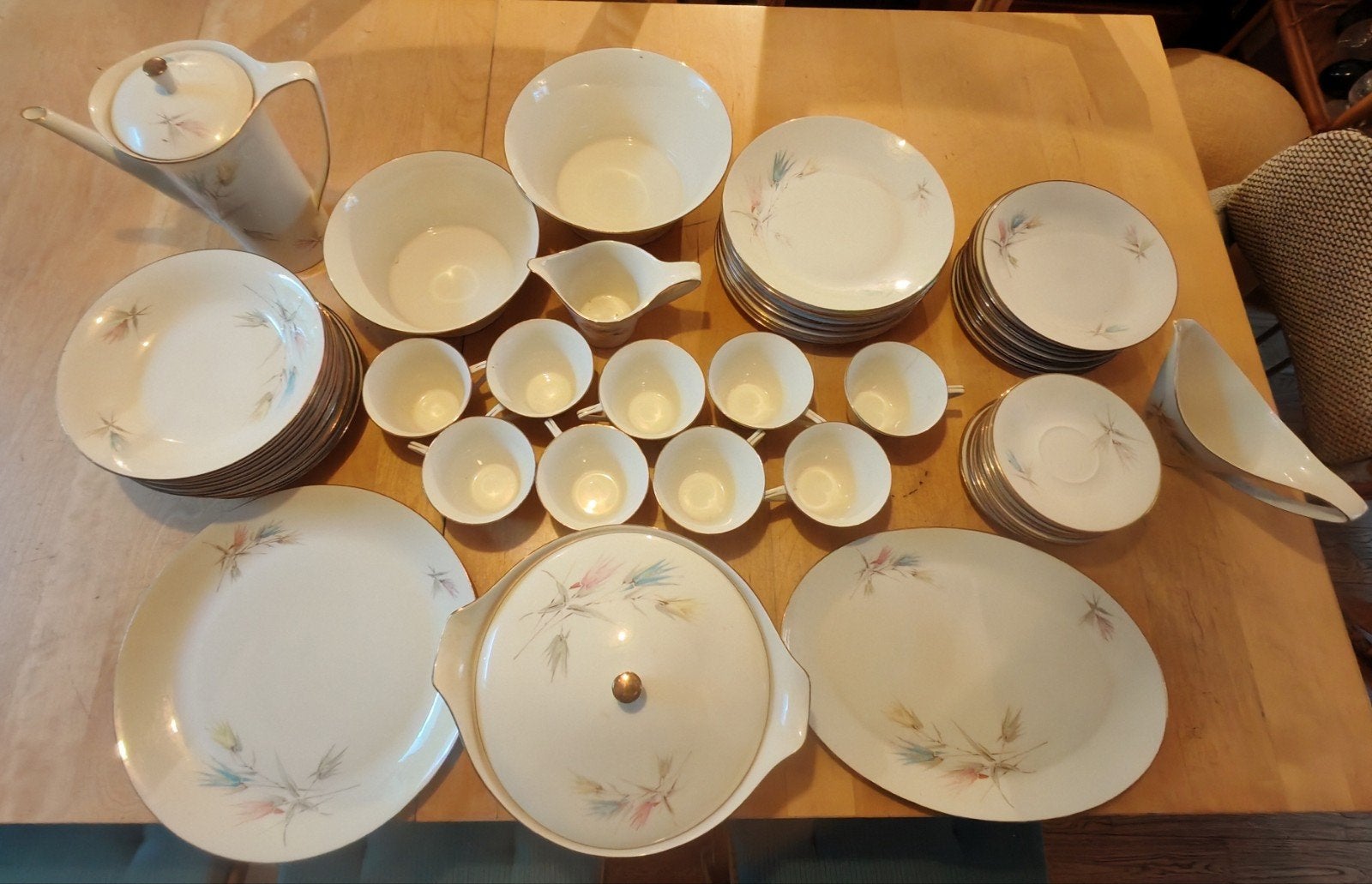 service complet en porcelaine ancien Boch (Belgium)tb état, Enlèvement