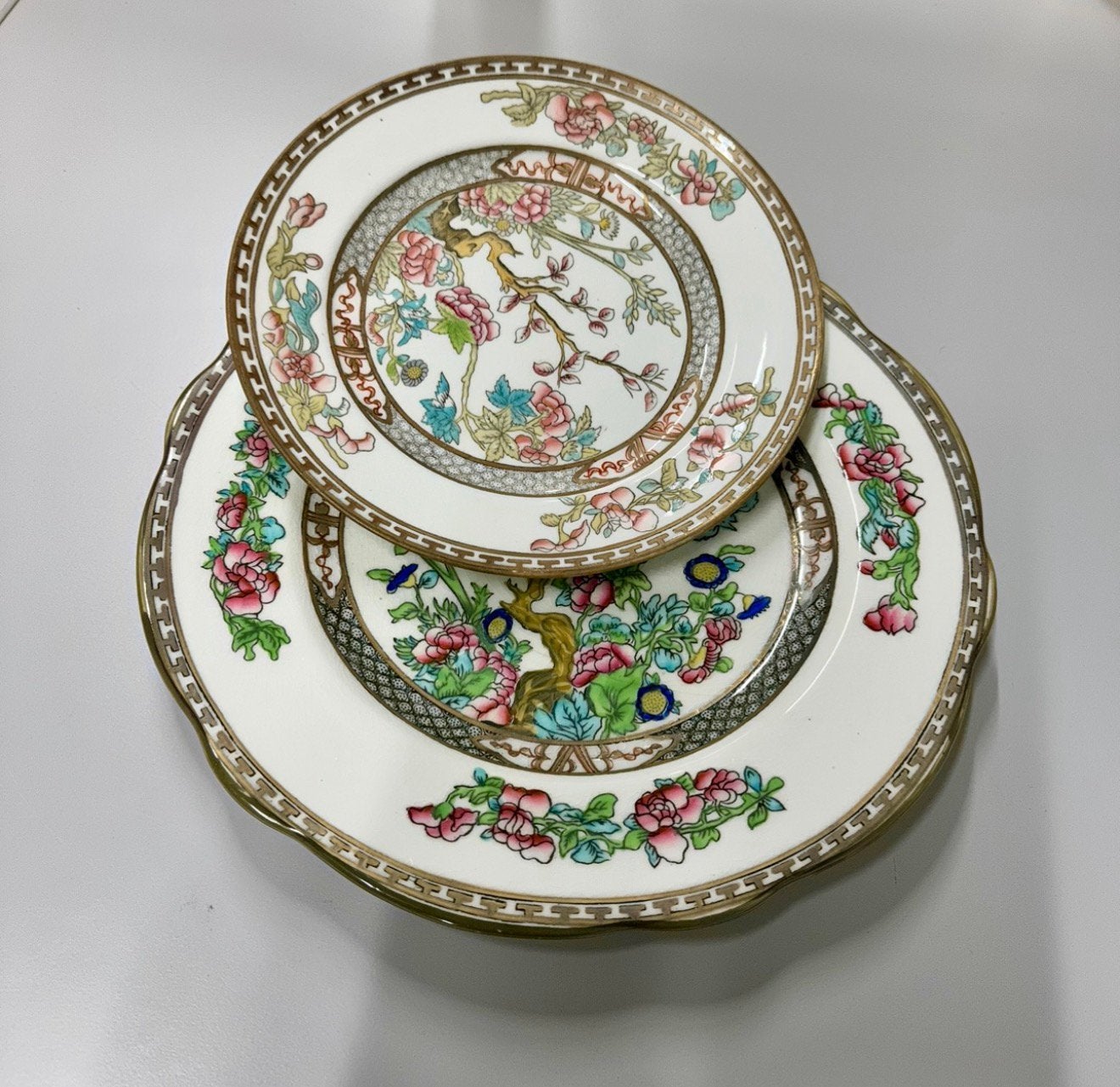 2 assiettes porcelaine Alfred Meakin 'Bengal Tree' England, Antiquités & Art, Enlèvement ou Envoi