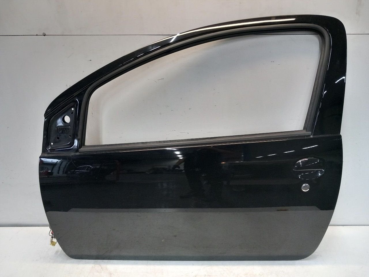 Portier links voor Toyota Aygo, Onderdelen@venauto.nl, Van der Ven Autorecycling B.V., Ettenseweg 76, 4706 PB Roosendaal, The Netherlands