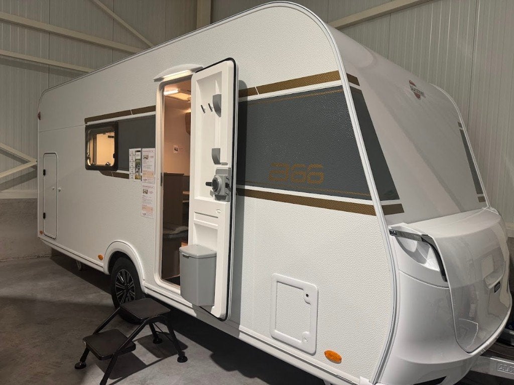 Lits superposés Bürstner B66 480 TK - vente de stock, Caravanes & Camping, Caravanes, 6 à 7 mètres, Entreprise, Jusqu'à 6, Coin salon convertible