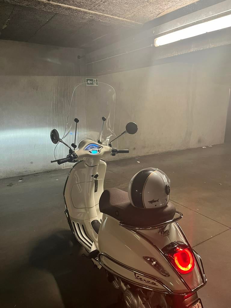 Vespa Primavera 2022, Fietsen en Brommers, Ophalen, Zo goed als nieuw, Vespa