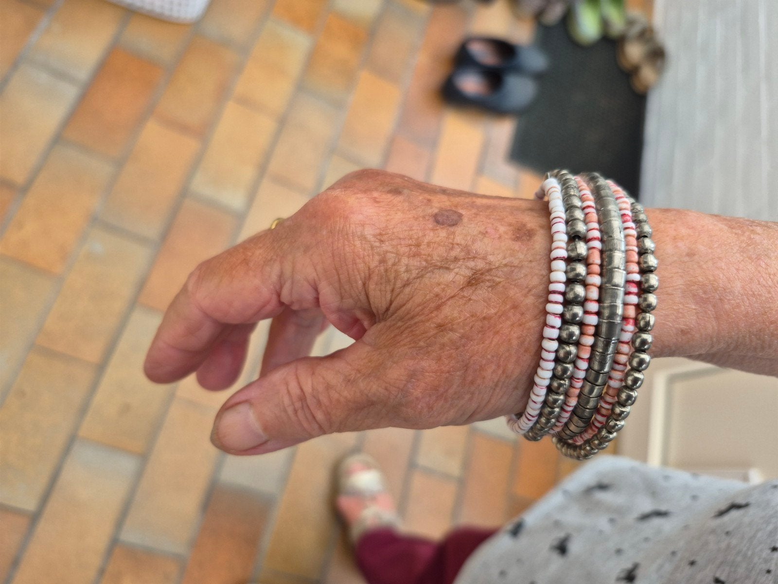 Diverse oorbellen en halskettingen, Bijoux, Sacs & Beauté, Bracelets, Enlèvement ou Envoi, Comme neuf, Autres matériaux, Autres couleurs