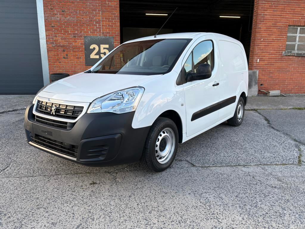 Peugeot Partner 37Dkm BTW Garantie Benzine!!!, Auto's, Voorwielaandrijving, Stof, Euro 6, 4 cilinders