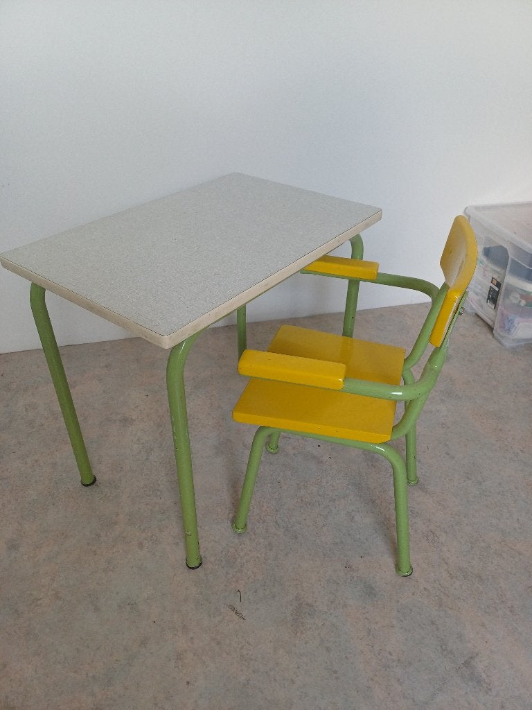 Kindertafel en stoel, Kinderen en Baby's, Kinderkamer | Tafels en Stoelen, Ophalen, Gebruikt, Tafel(s) en Stoel(en)