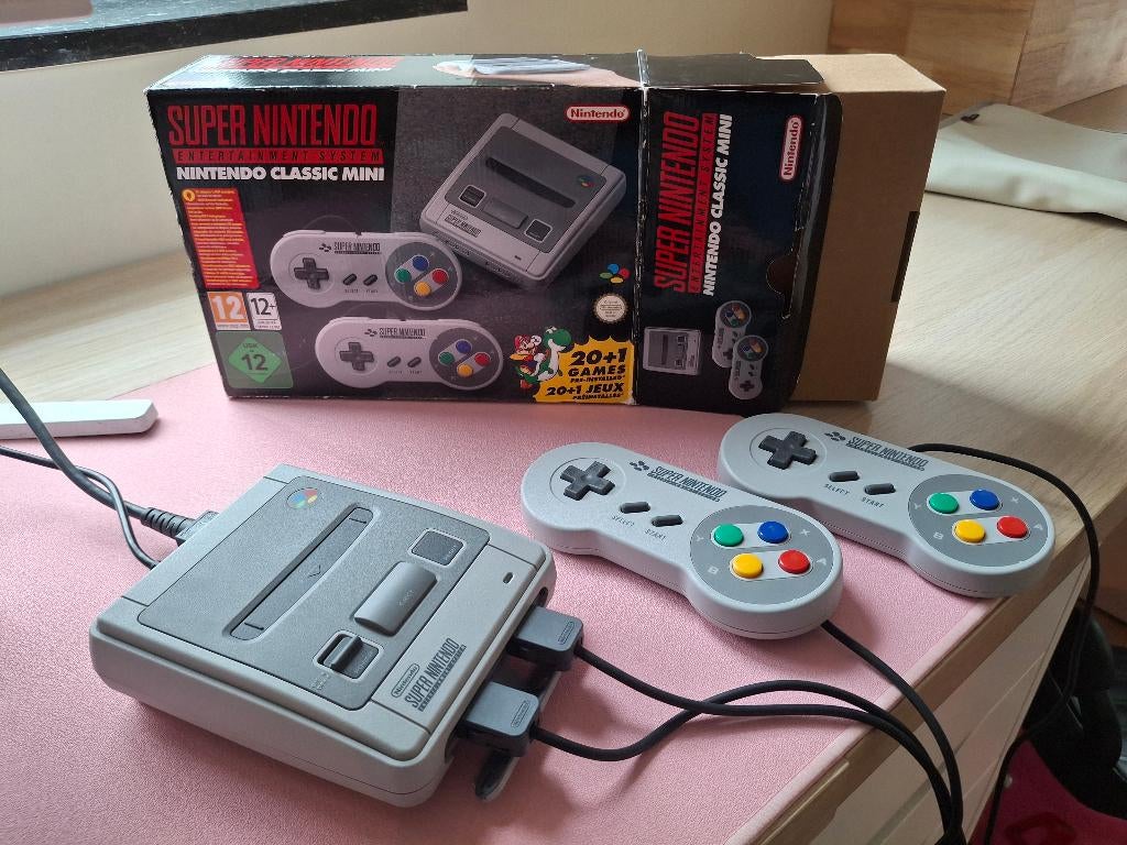 Super Nintendo Mini, Games en Spelcomputers, Spelcomputers | Nintendo Super NES, Ophalen, Zo goed als nieuw, Met 2 controllers