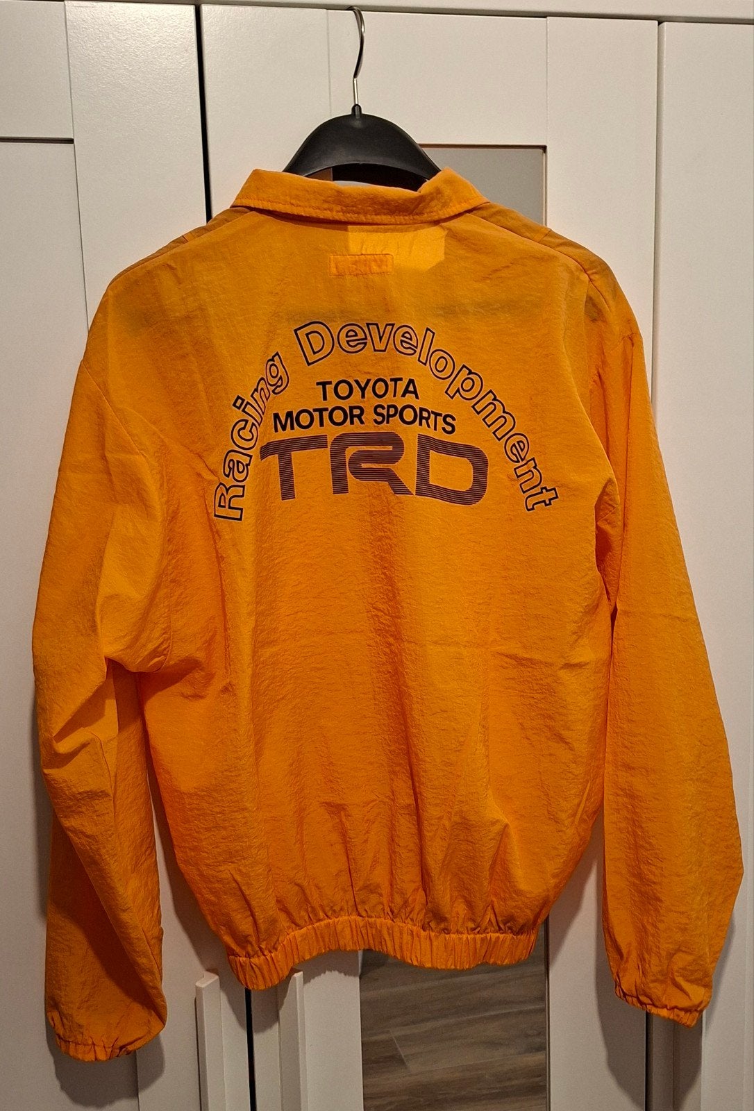 Authentique veste TRD Toyota, Enlèvement ou Envoi, Porté, Autres tailles, Orange