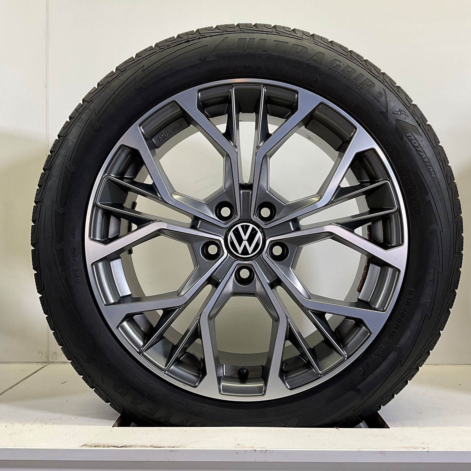 VOLKSWAGEN ID3 ID4 VELGEN SET WINTERBANDEN 18 INCH, Auto-onderdelen, 18 inch, -, -, Banden en Velgen