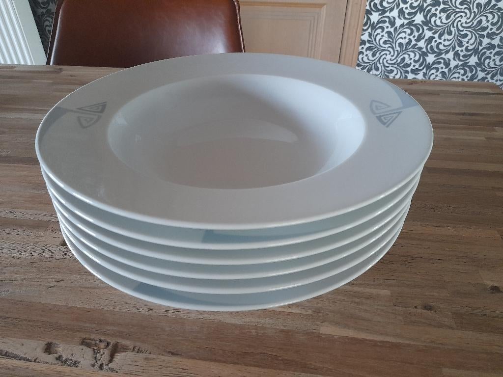 6 Pastaborden - diepe borden van porselein Karlovarsky, Ophalen of Verzenden, Zo goed als nieuw, Porselein, Bord(en)