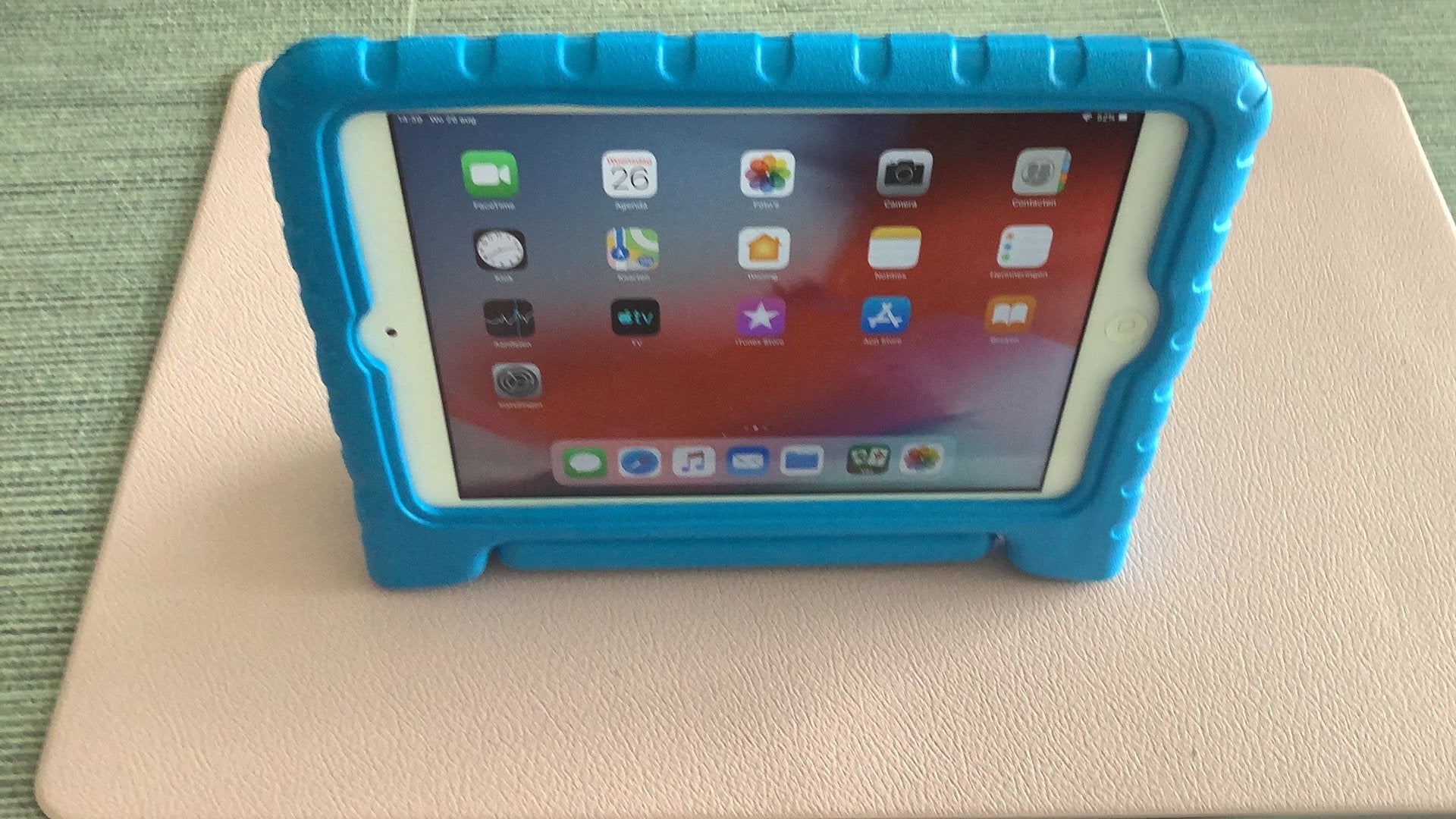 Ipad A1489 mini. Met 2 hoezen., Computers en Software, Tablet-hoezen, Ophalen of Verzenden, Gebruikt, Mini ipad, Bescherming voor- en achterkant