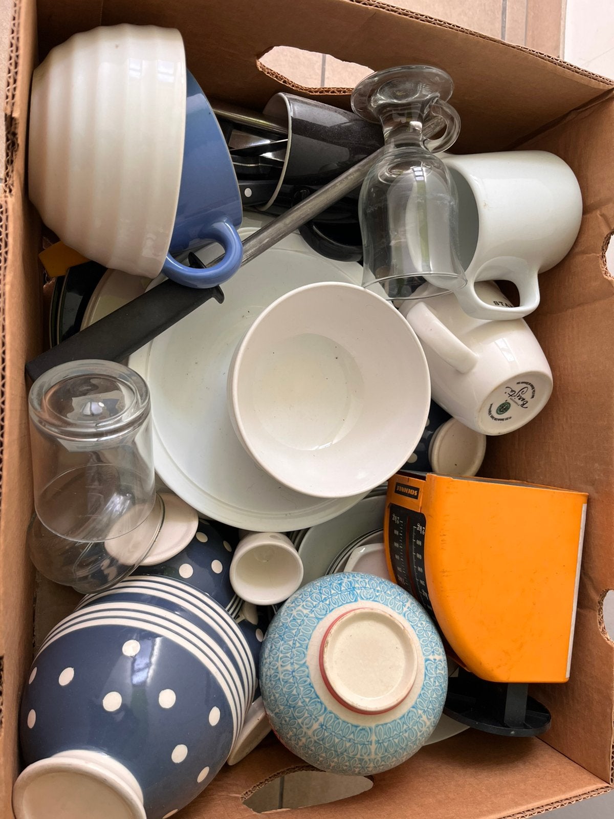 Borden, kommetjes, tassen, bestek, kookpotten, waterkoker,.., Maison & Meubles, Enlèvement ou Envoi, Assiettes(s)