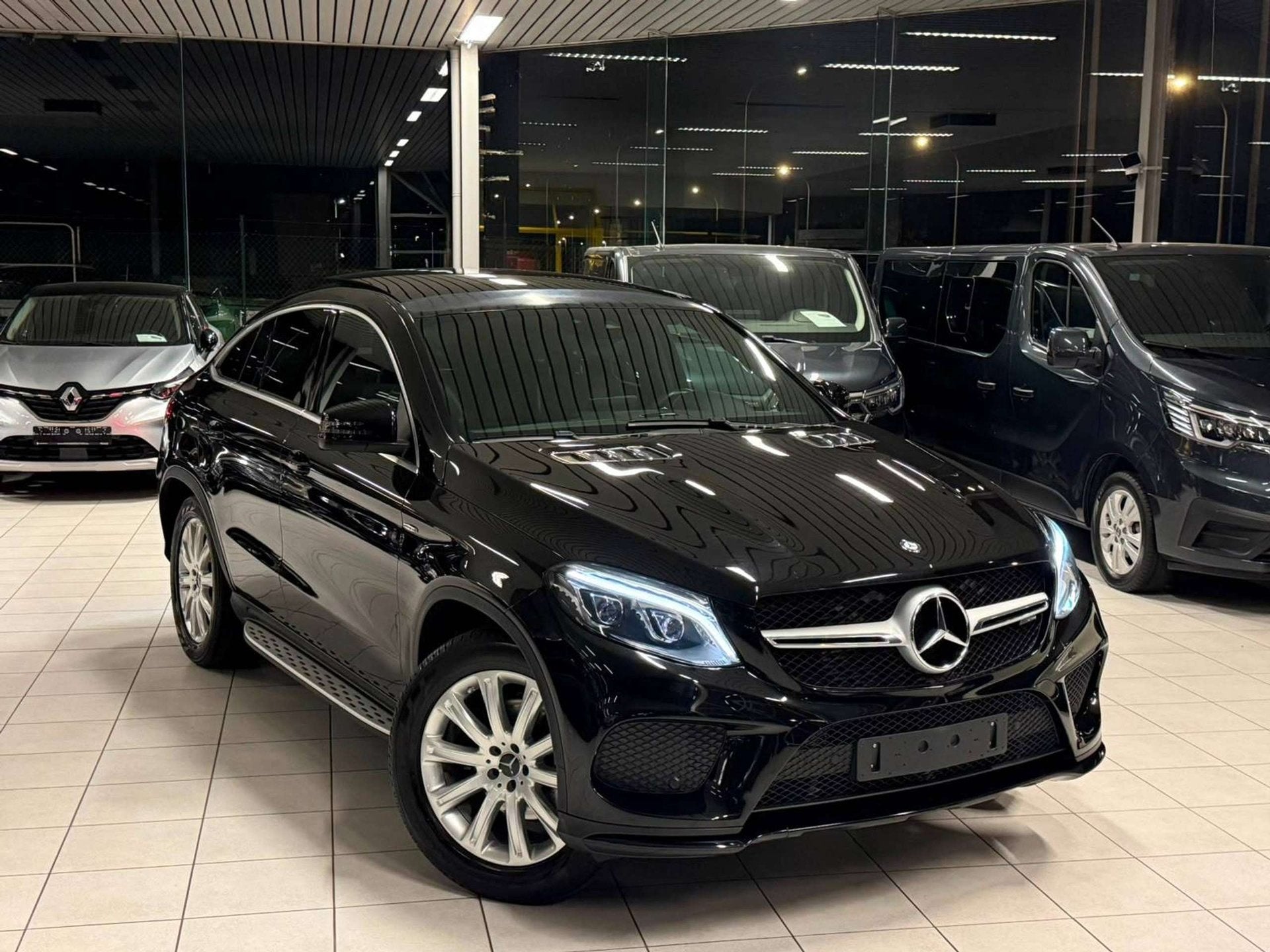 Mercedes-Benz GLE 350 Mercedes-benz GLE 350D 4 Matic AMG Éd, Auto's, Mercedes-Benz, Automaat, Dealer onderhouden, Overige kleuren