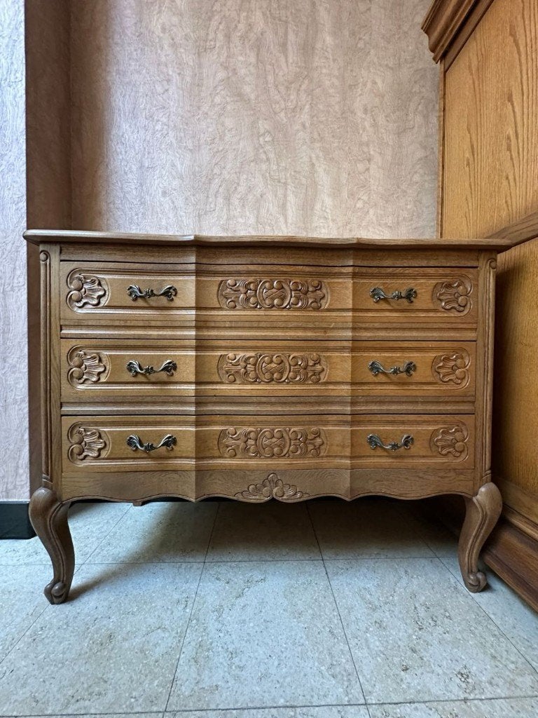 Eiken commode Lodewijk XV, 3 lades, handgesneden motieven, Huis en Inrichting, Ophalen, Gebruikt, Eikenhout, 50 tot 100 cm