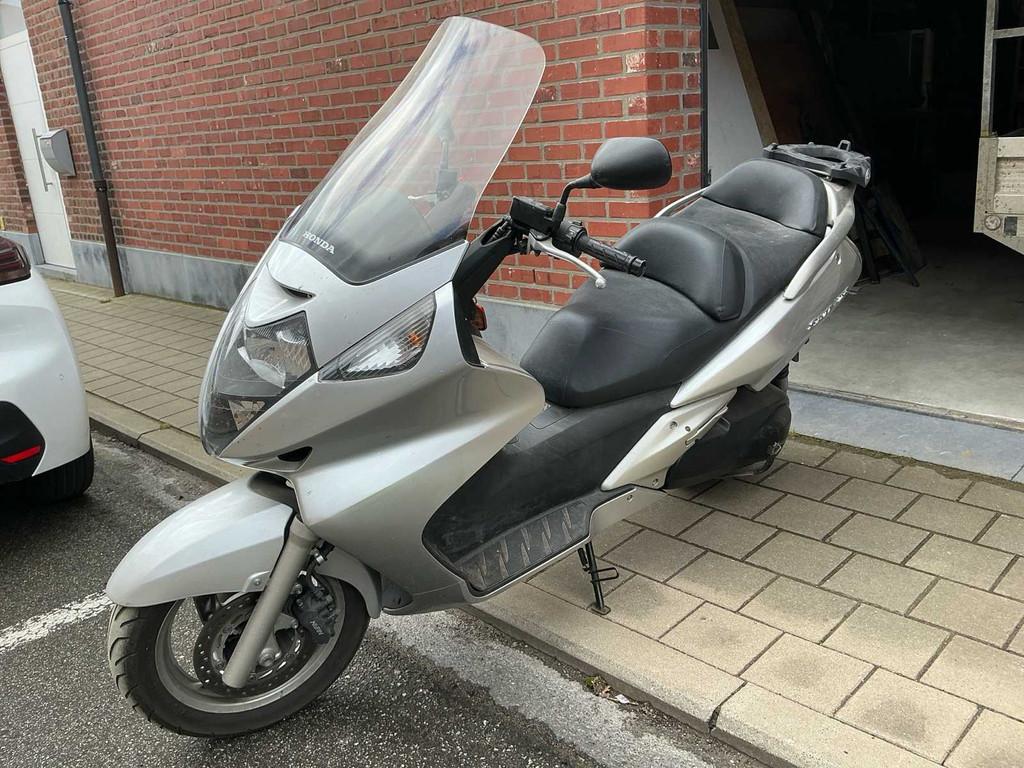 Honda FJS600 Motorfiets, Bedrijf, Overig