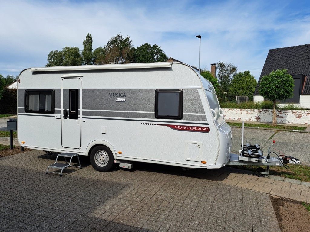Mooie caravan LMC Musica 470D: voortent+luifel+fietsdrager, Vast bed, Rondzit, Luifel, Particulier