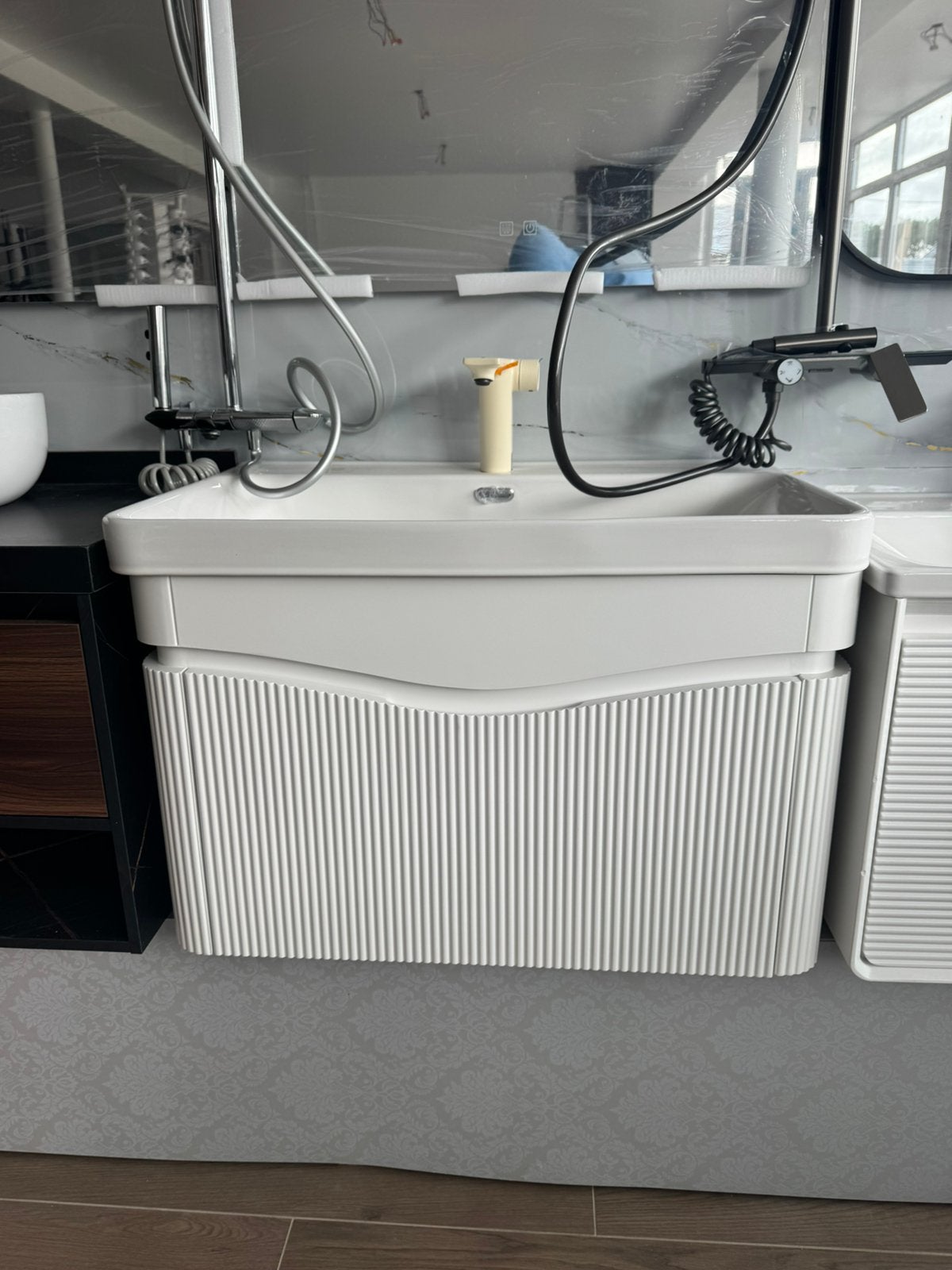 ArmoireDe salle de bain blanche avec miroirLEDet armoire LED, Enlèvement, Neuf
