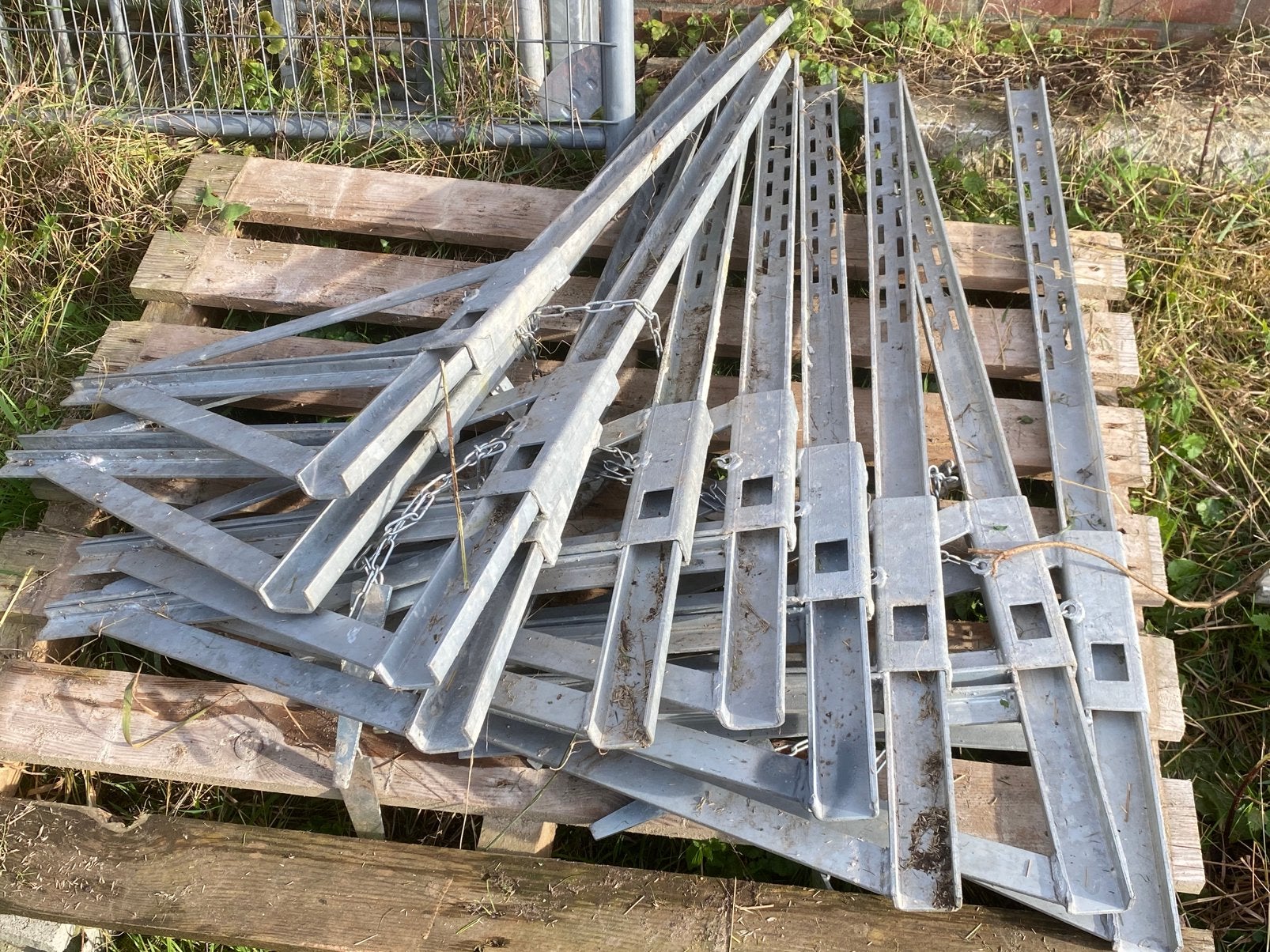 10 stuks bekistingsklemmen / balkklemmen / betonklemmen, Ophalen, Zo goed als nieuw