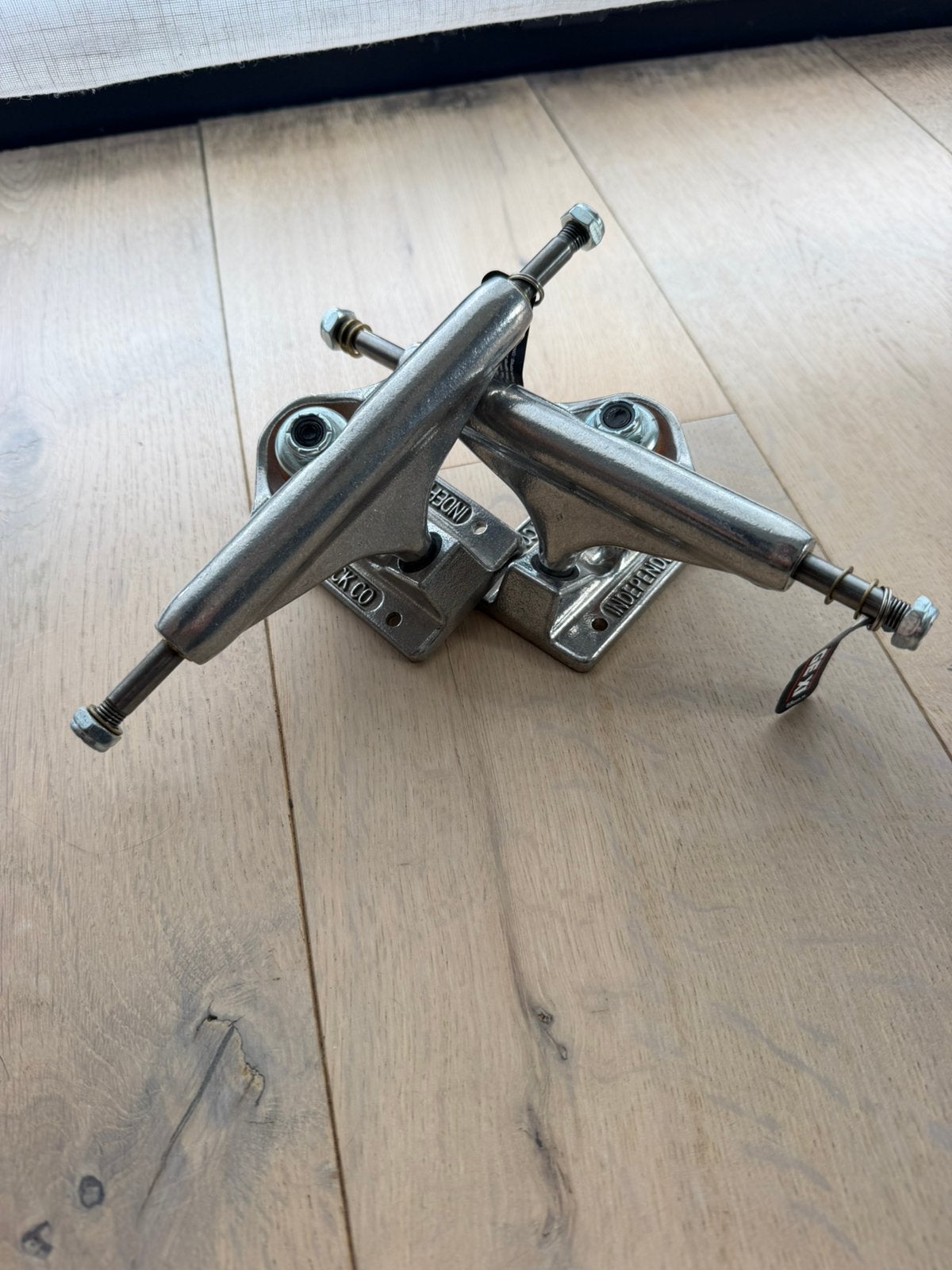 Independent trucks 139mm, Sport en Fitness, Skateboarden, Ophalen of Verzenden, Nieuw, Skateboard