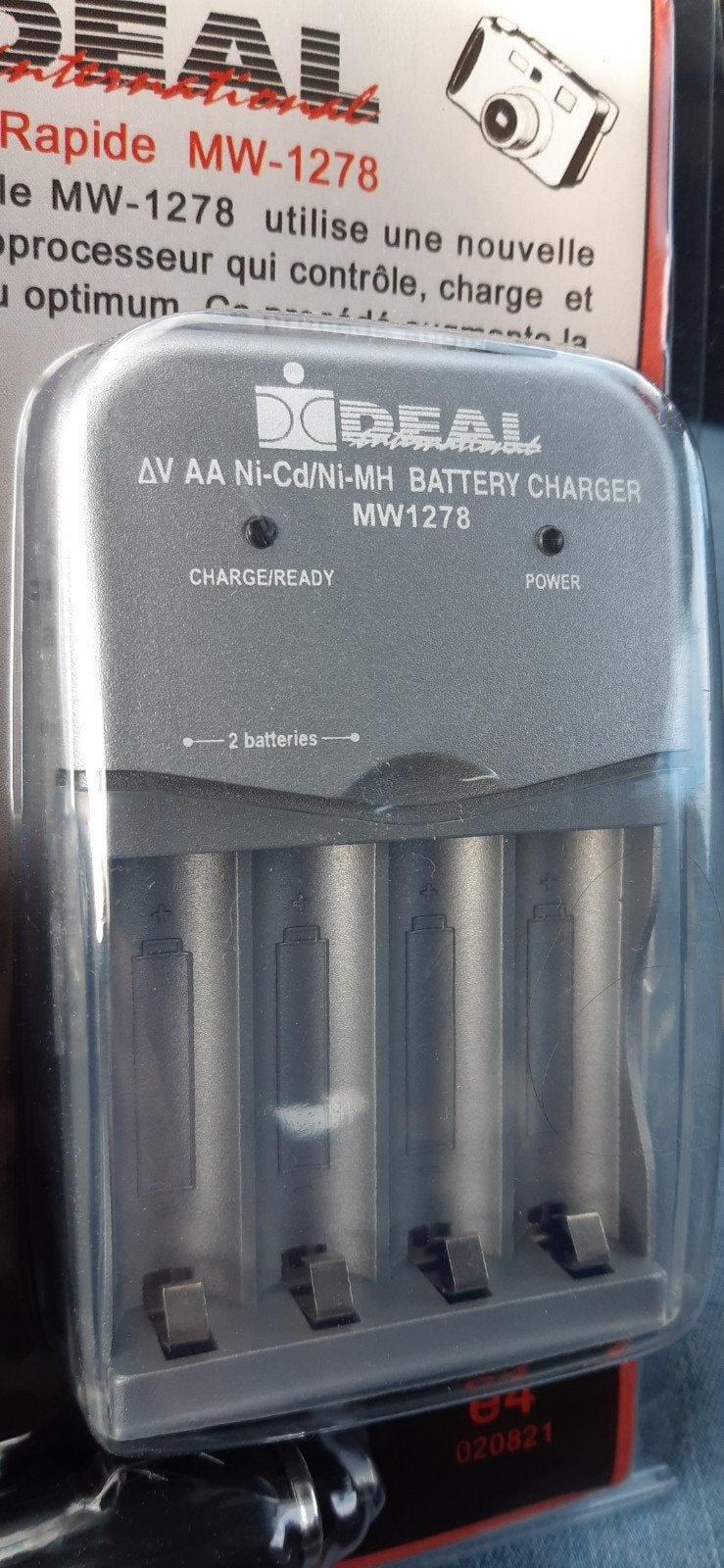 Lot de 45 Chargeur rapide pour accus AA avec allume cigare, Enlèvement, Neuf