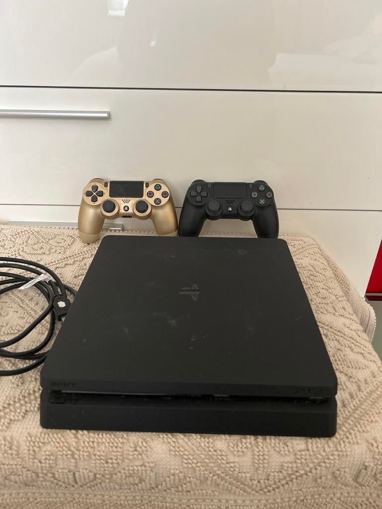Playstation 4 Slim, Ophalen of Verzenden, Zo goed als nieuw, Slim