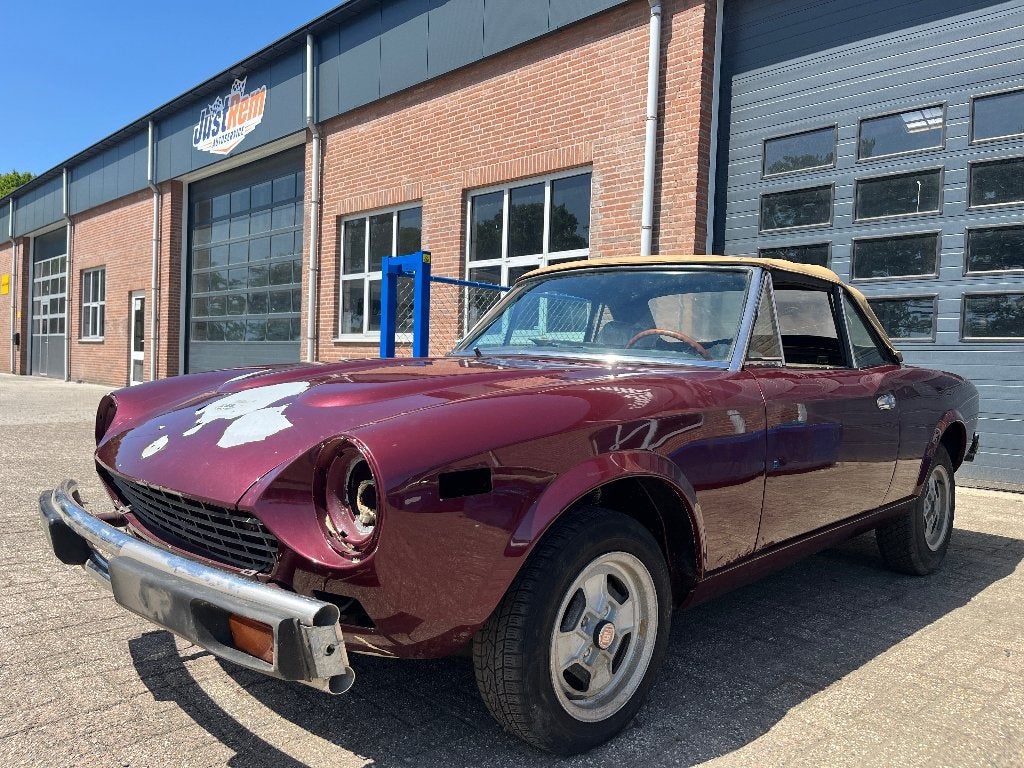 Fiat 124 Spider 2000 1980, Automaat, Achterwielaandrijving, 1995 cc, Beige