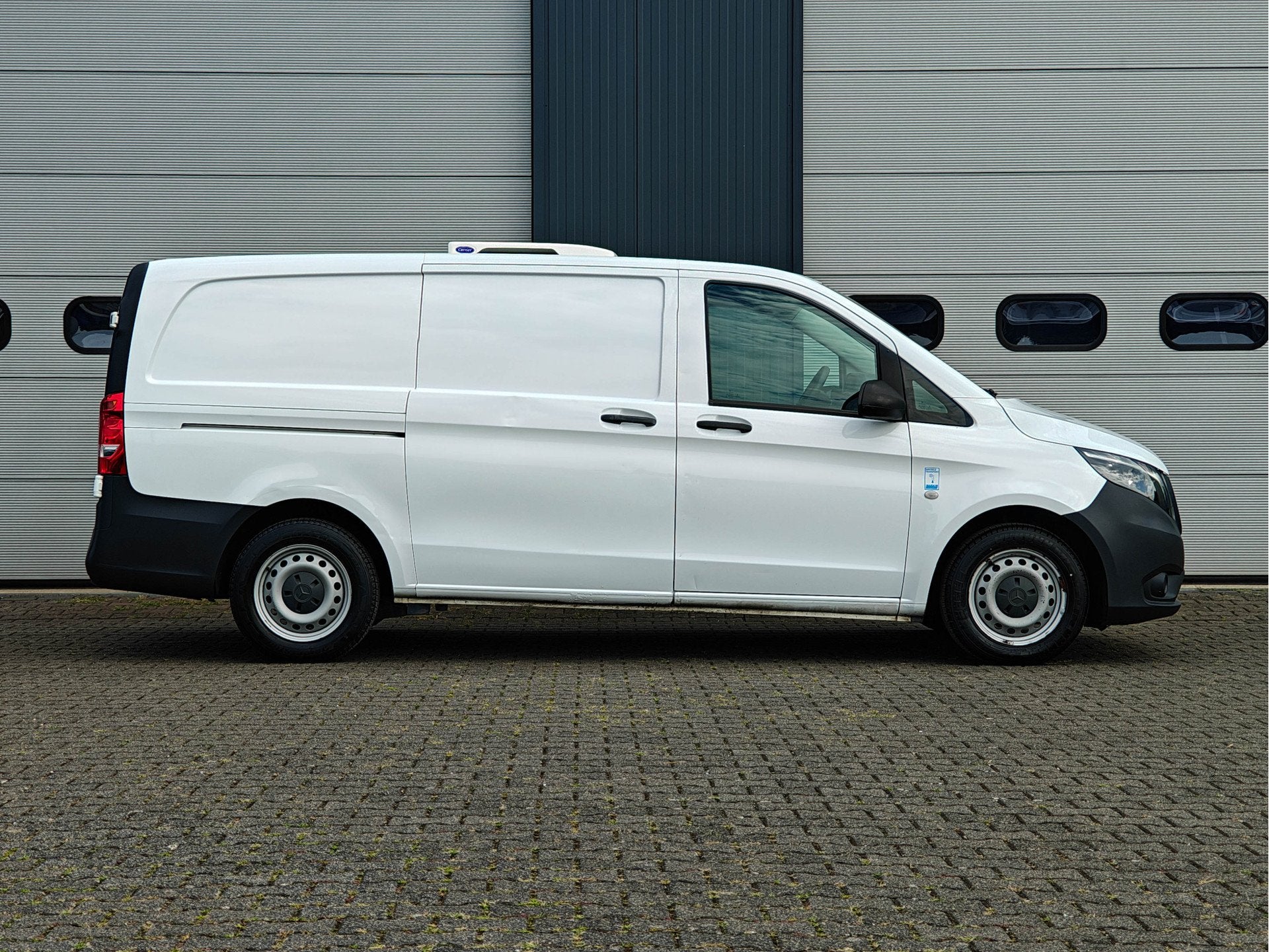 Mercedes-Benz Vito 111 L2 Airco Koelwagen Airco Carrier Euro, Voorwielaandrijving, Gebruikt, 4 cilinders, 2000 kg