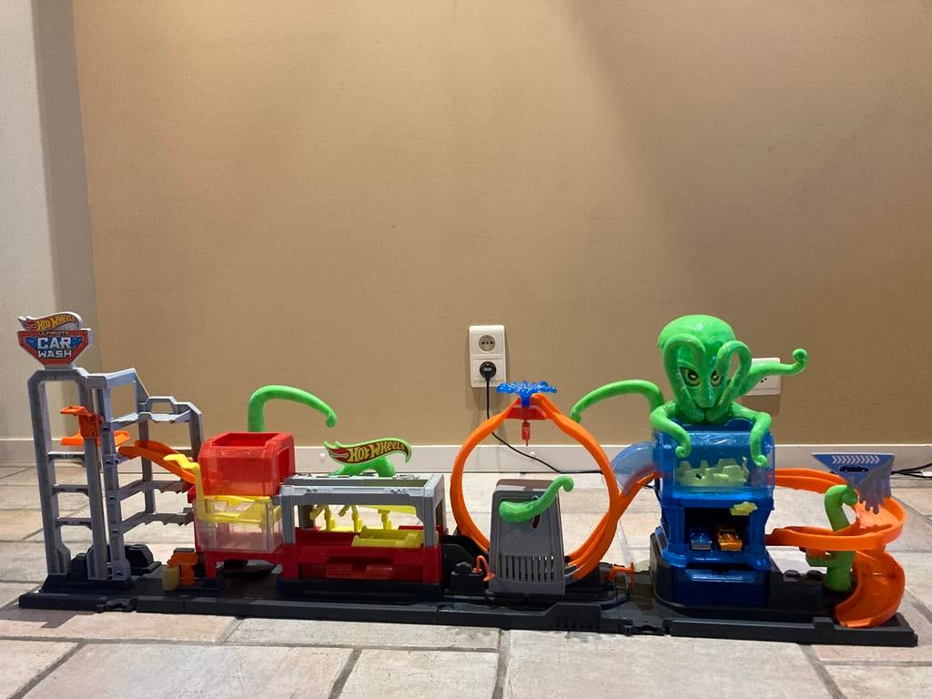 Hotwheels carwash octopus met twee autos, Kinderen en Baby's, Ophalen, Zo goed als nieuw