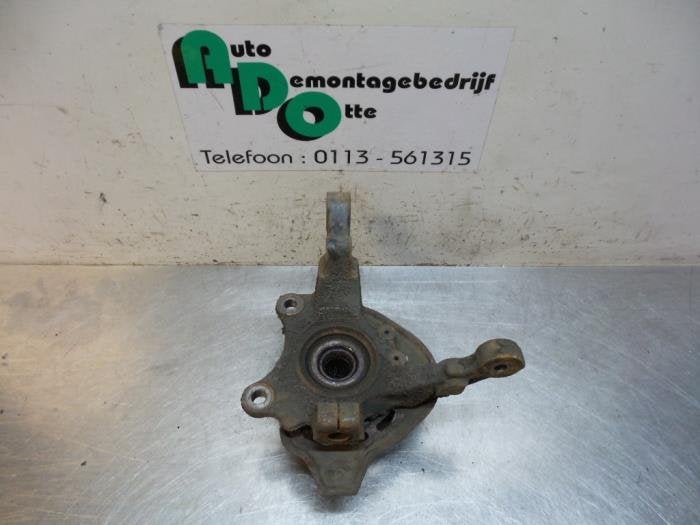 Fusee rechts-voor van een Opel Corsa (Corsa C 00-), Gebruikt, -, -, Opel