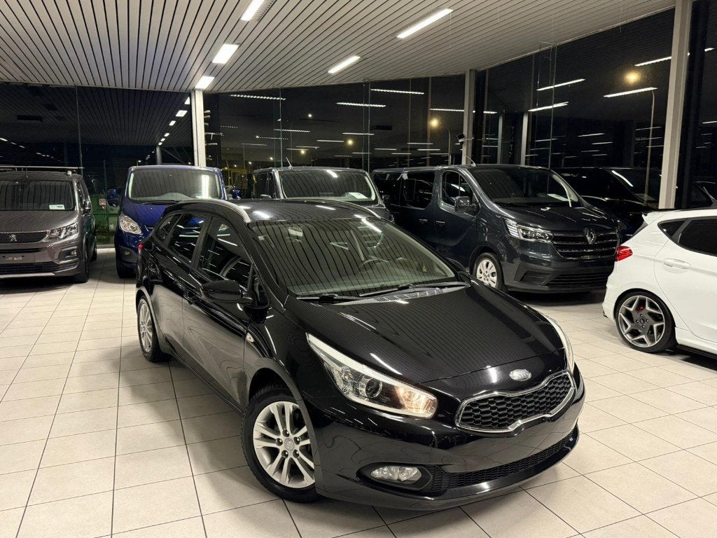 Kia Cee-D 1.4i Essence 73kW Euro 5, Autos, Kia, Entreprise, (Pro) Cee d, ABS, Caméra de recul, Airbags, Air conditionné, Alarme