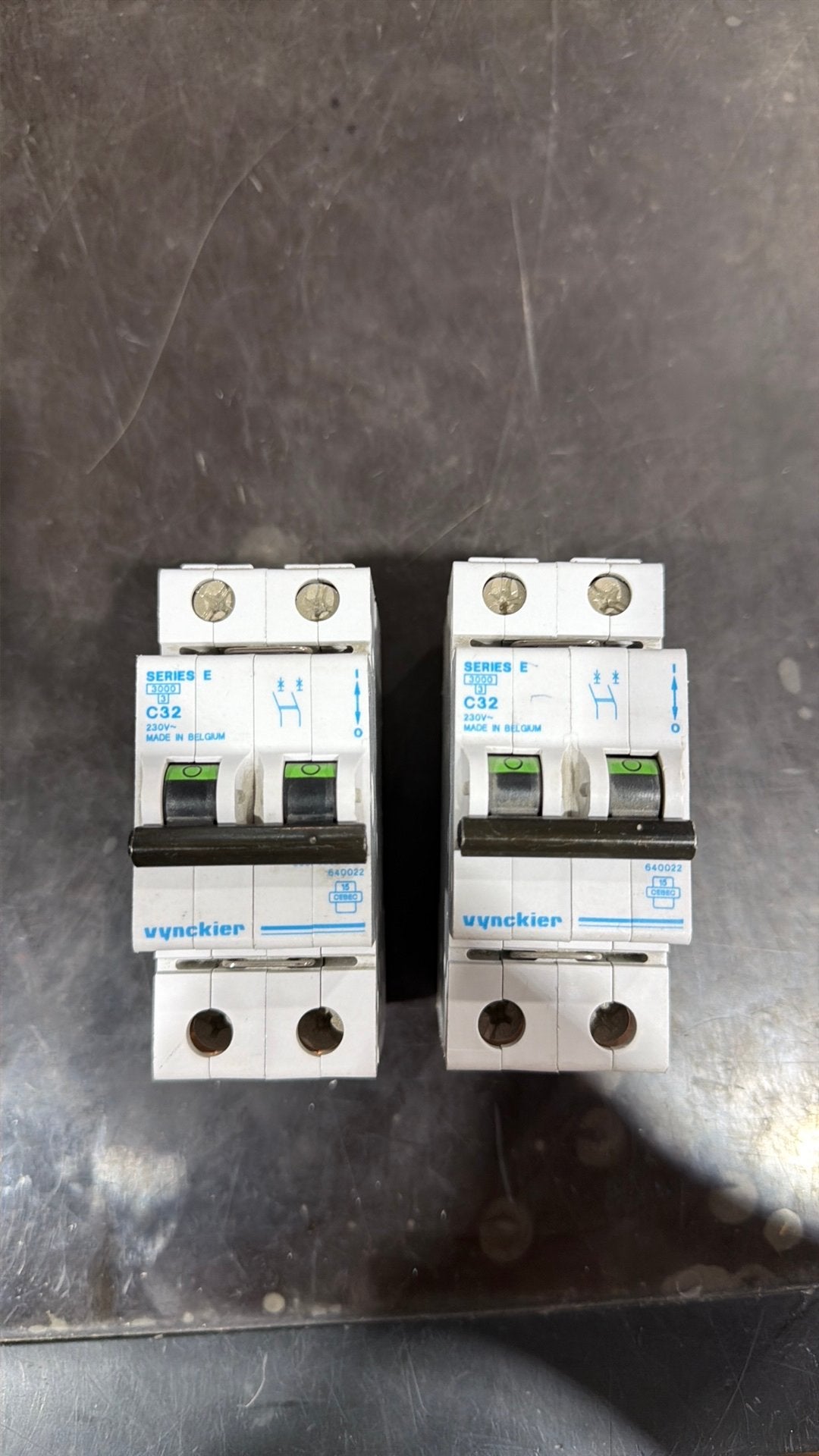 VYNCKIER CIRCUIT BREAKER 32A, Ophalen, Zo goed als nieuw