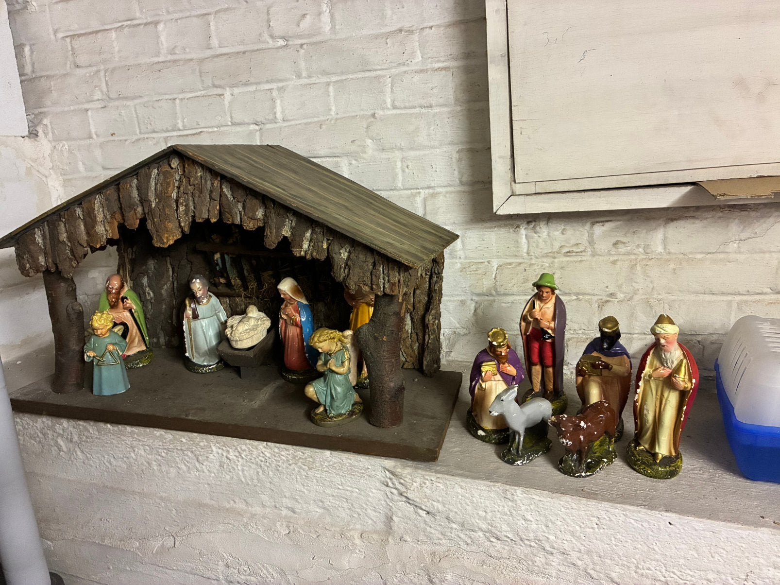Antieke kerststal met stenen beelden, Ophalen, Gebruikt