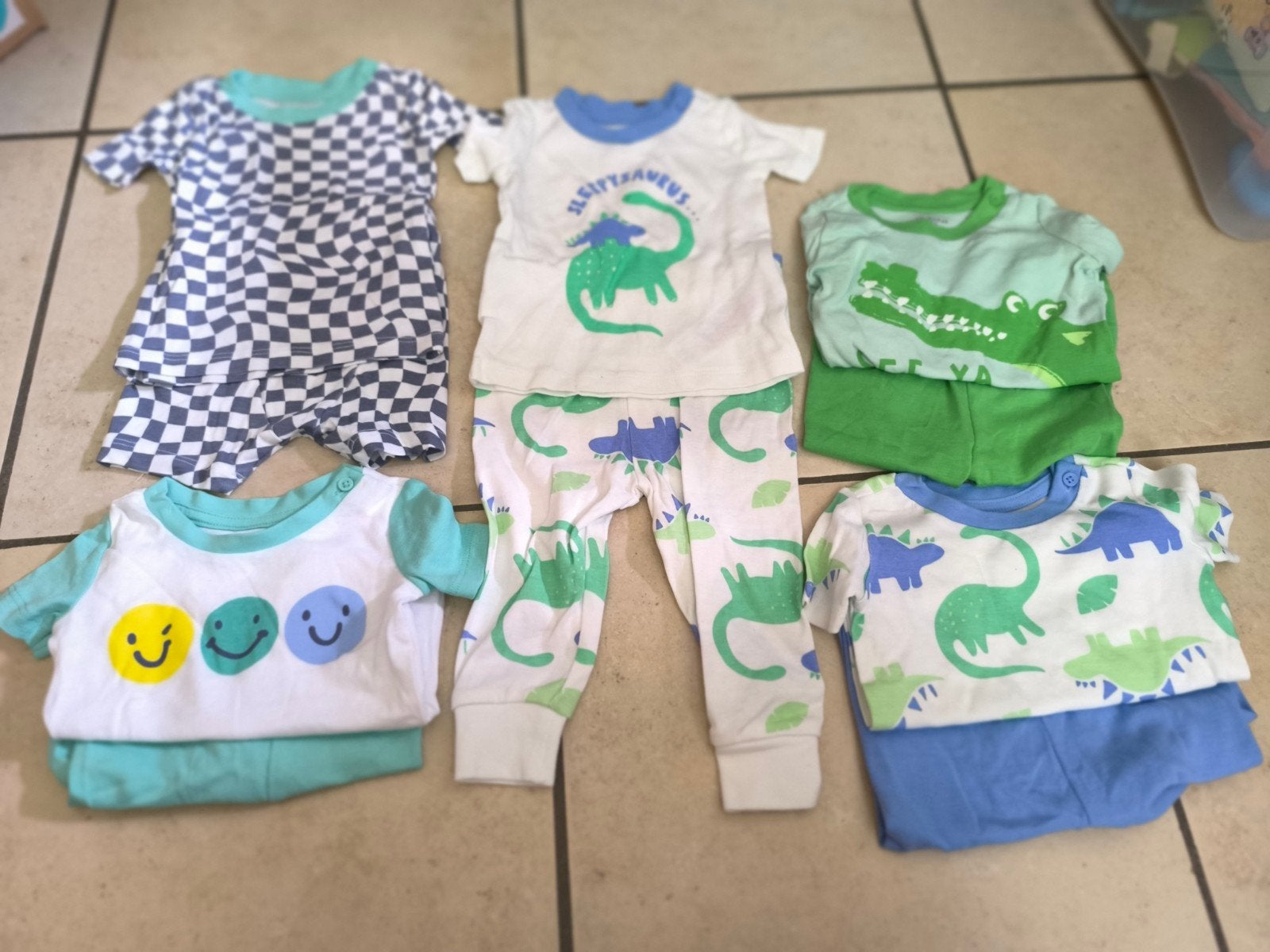 Pyjama - moufles+bonnets - pulls et pantalon - body 50 cm, Ophalen, Maat 68