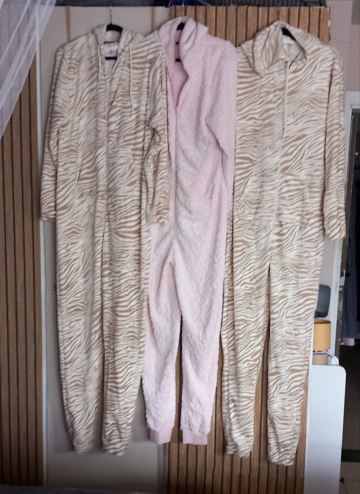3  fleece onesie,de prijs is voor alle 3 tesamen, Kleding | Dames, Ophalen, Maat 42/44 (L)