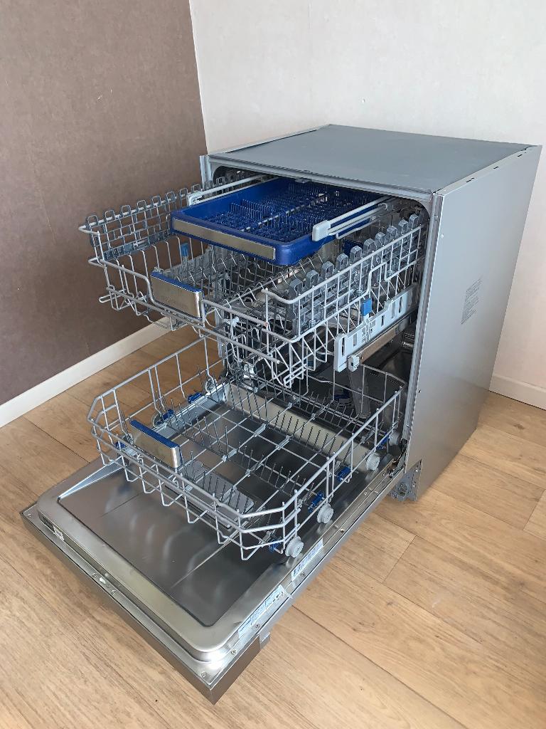 Lave vaisselle A+++ GRUNDIG encastrable, Electroménager, Encastré, Enlèvement, Utilisé, Classe énergétique A ou plus économe