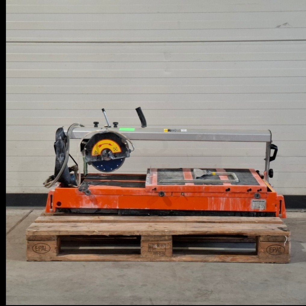Tegelzaag machine, Articles professionnels, Machines & Construction | Générateurs, Enlèvement