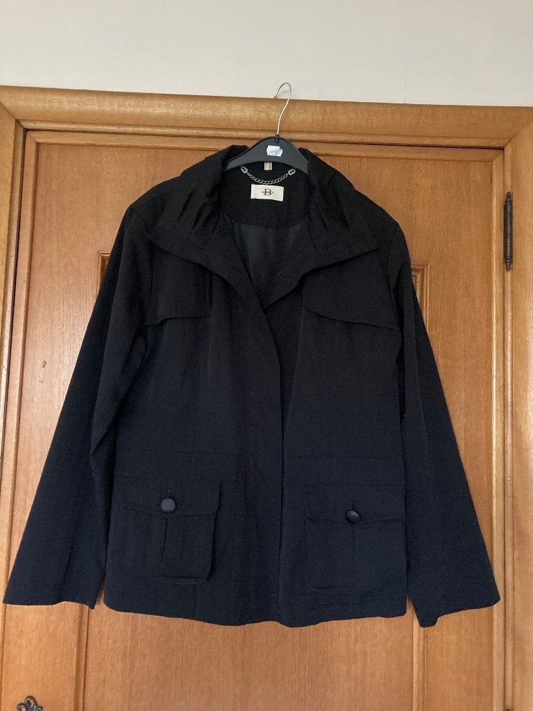 Zwarte regenvest met rits, Bellisimo, maat 44, Kleding | Dames, Zwart, Maat 42/44 (L), Ophalen of Verzenden, Zo goed als nieuw