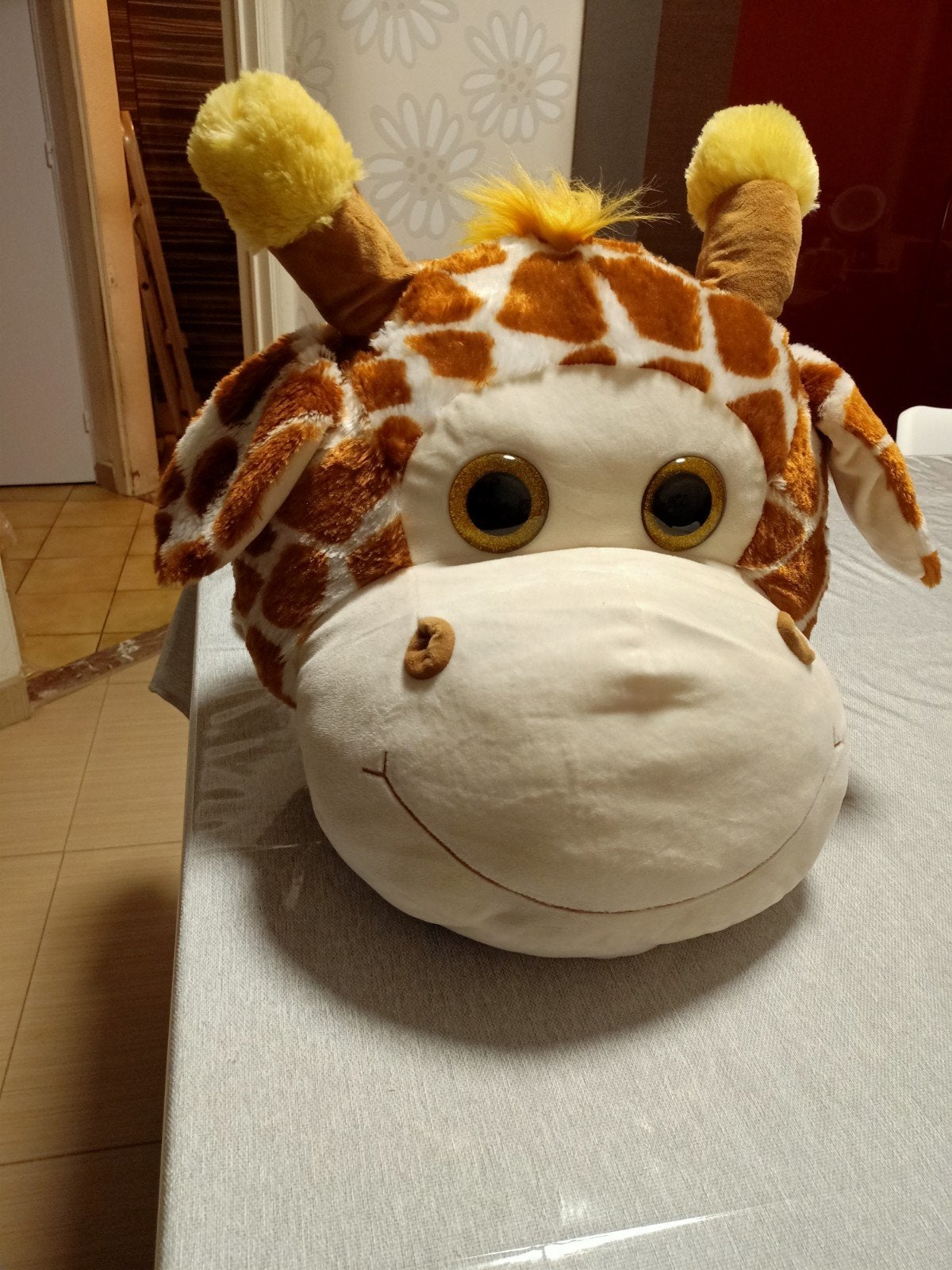 leuke knuffel groot hoofd kleiner lichaam en glitter ogen, Ophalen of Verzenden, Zo goed als nieuw