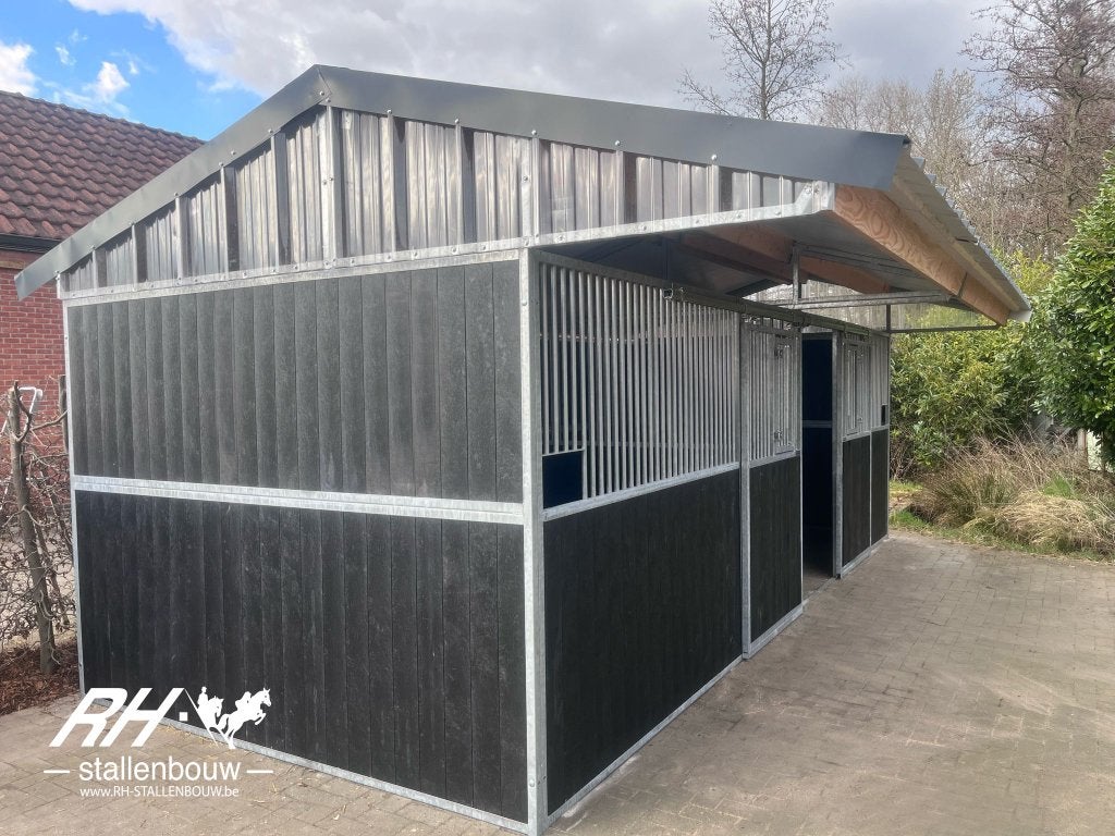 Paardenboxen,buitenboxen,buitenstal,buitenstalling,stallen, Opfok, 4 paarden of pony's of meer