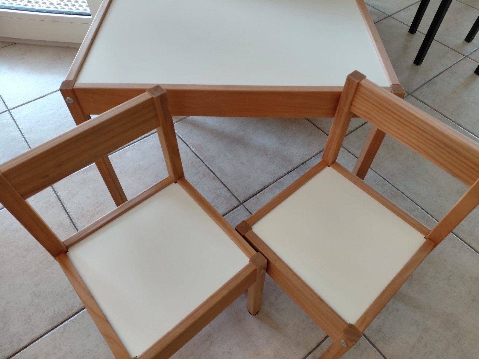 speelgoedtafeltje met stoelen., Enfants & Bébés, Jouets | Tables de jeux, Enlèvement